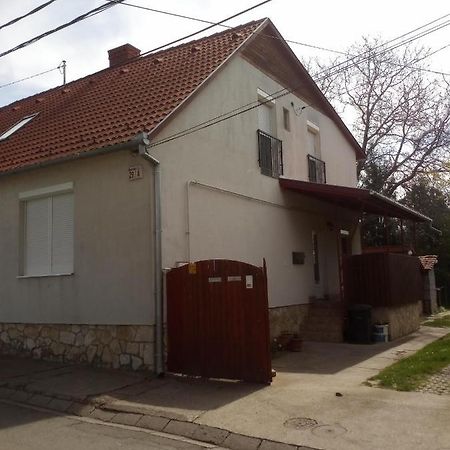 Budai Vam Apartmanhaz Печ Екстер'єр фото