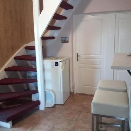 Budai Vam Apartmanhaz Печ Екстер'єр фото