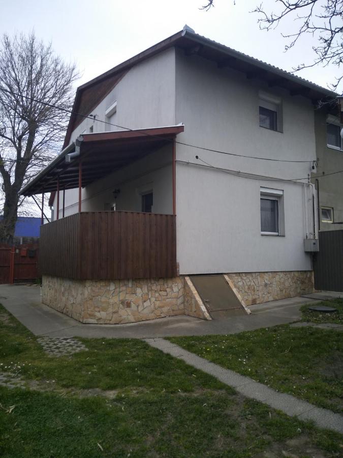 Budai Vam Apartmanhaz Печ Екстер'єр фото