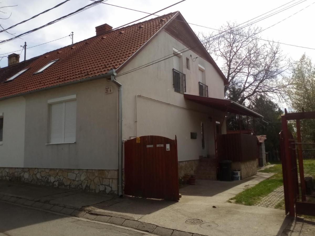 Budai Vam Apartmanhaz Печ Екстер'єр фото