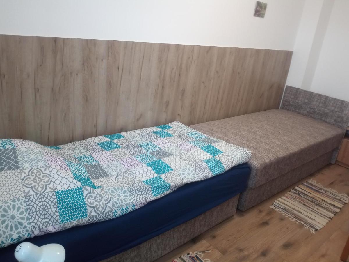 Budai Vam Apartmanhaz Печ Екстер'єр фото