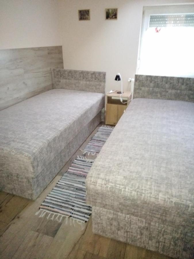Budai Vam Apartmanhaz Печ Екстер'єр фото