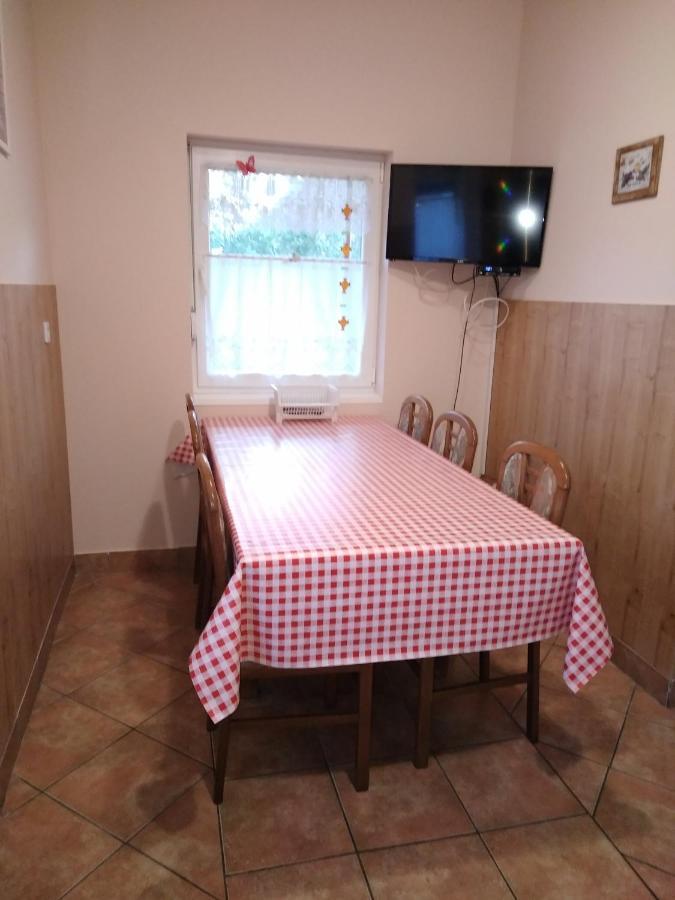 Budai Vam Apartmanhaz Печ Екстер'єр фото
