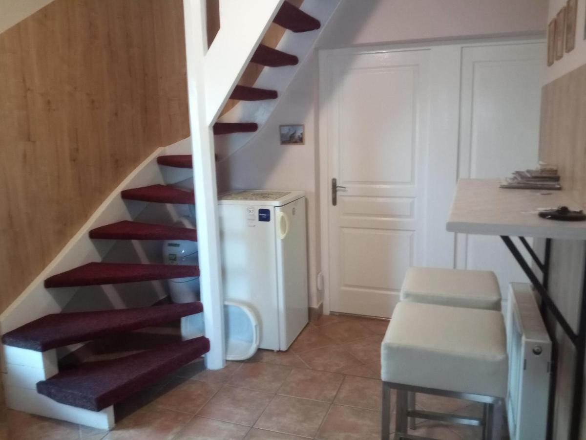 Budai Vam Apartmanhaz Печ Екстер'єр фото