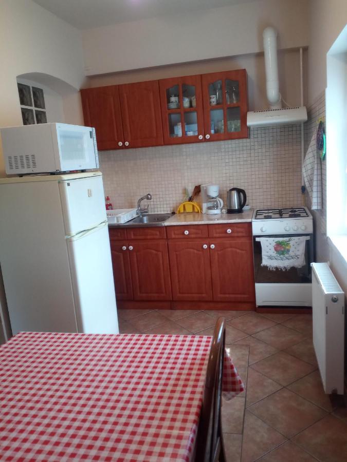 Budai Vam Apartmanhaz Печ Екстер'єр фото