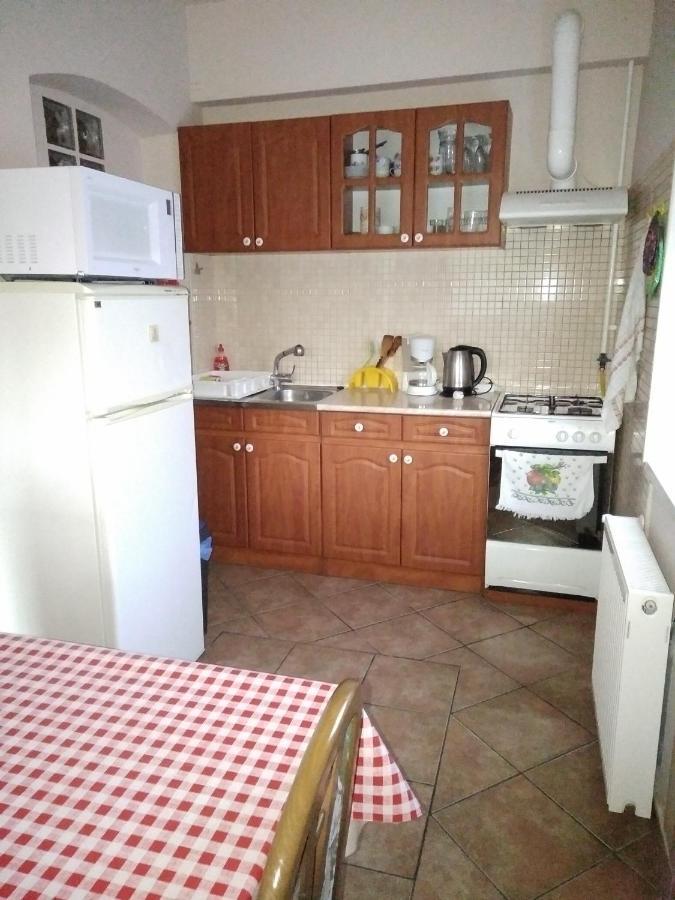 Budai Vam Apartmanhaz Печ Екстер'єр фото