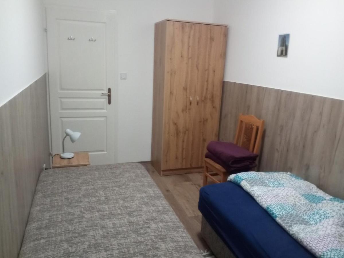 Budai Vam Apartmanhaz Печ Екстер'єр фото