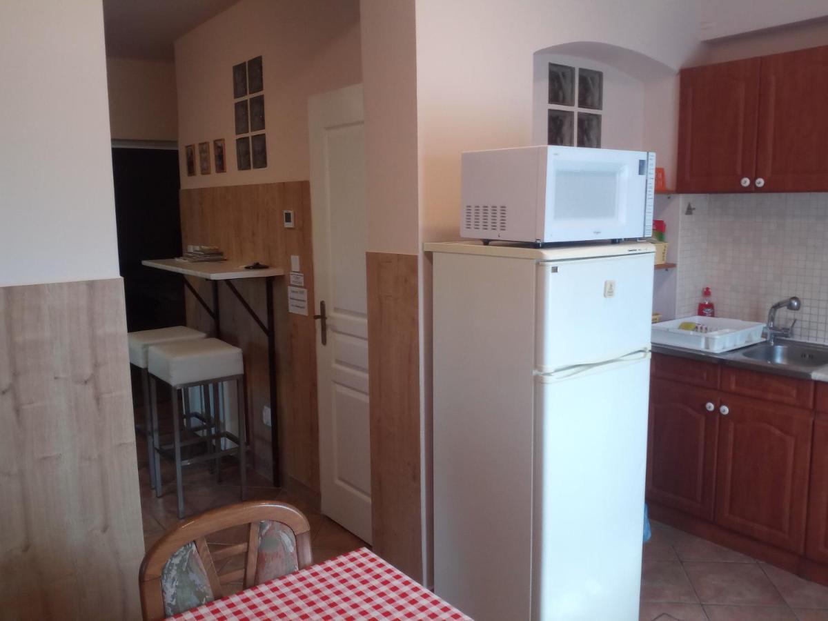 Budai Vam Apartmanhaz Печ Екстер'єр фото