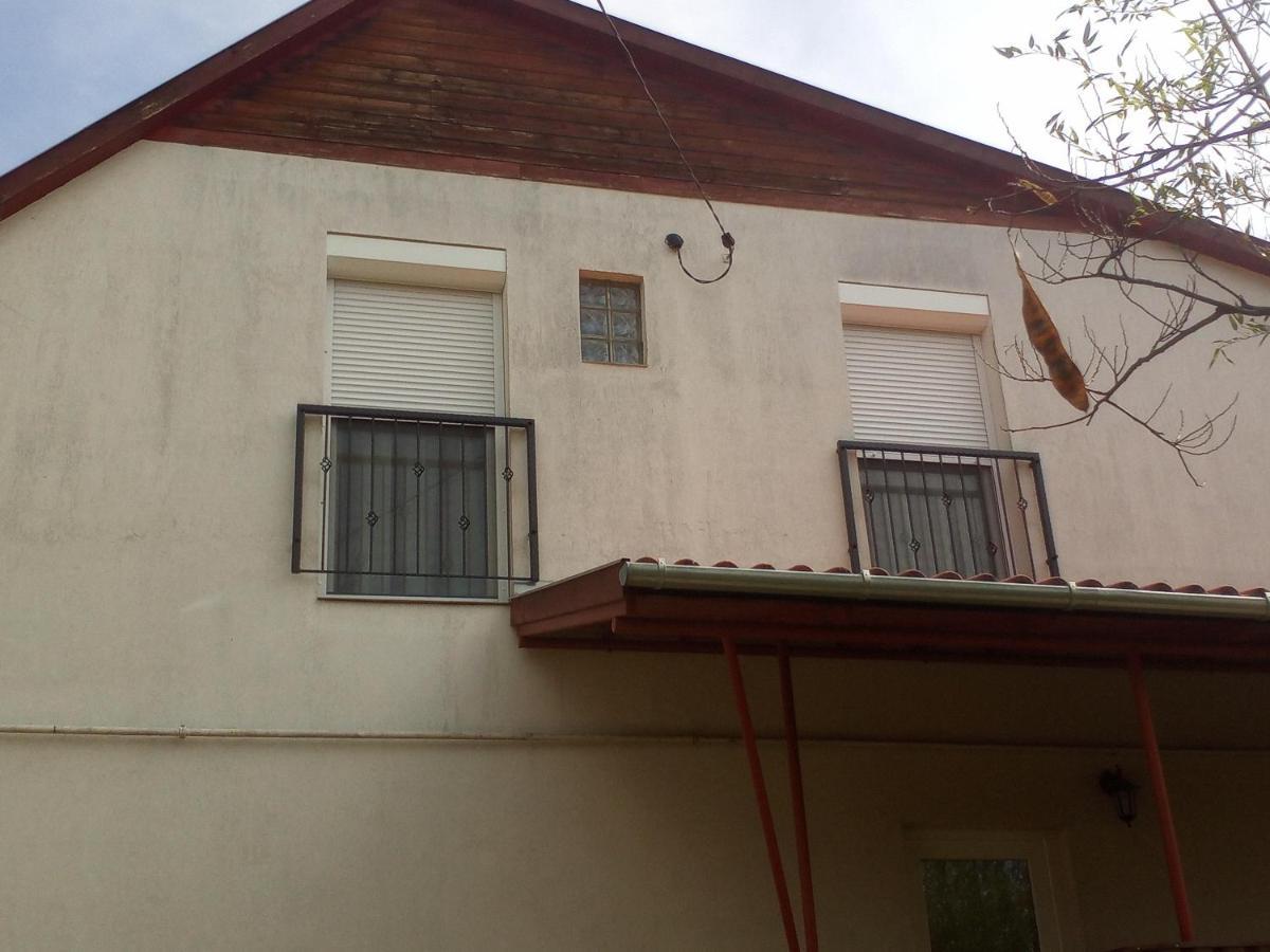 Budai Vam Apartmanhaz Печ Екстер'єр фото