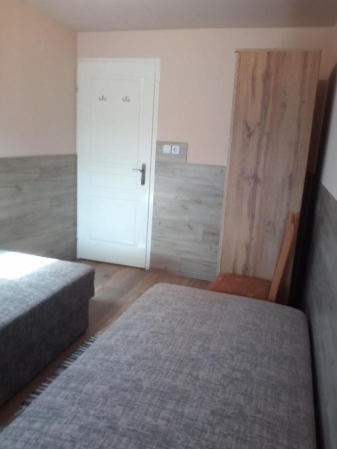 Budai Vam Apartmanhaz Печ Екстер'єр фото