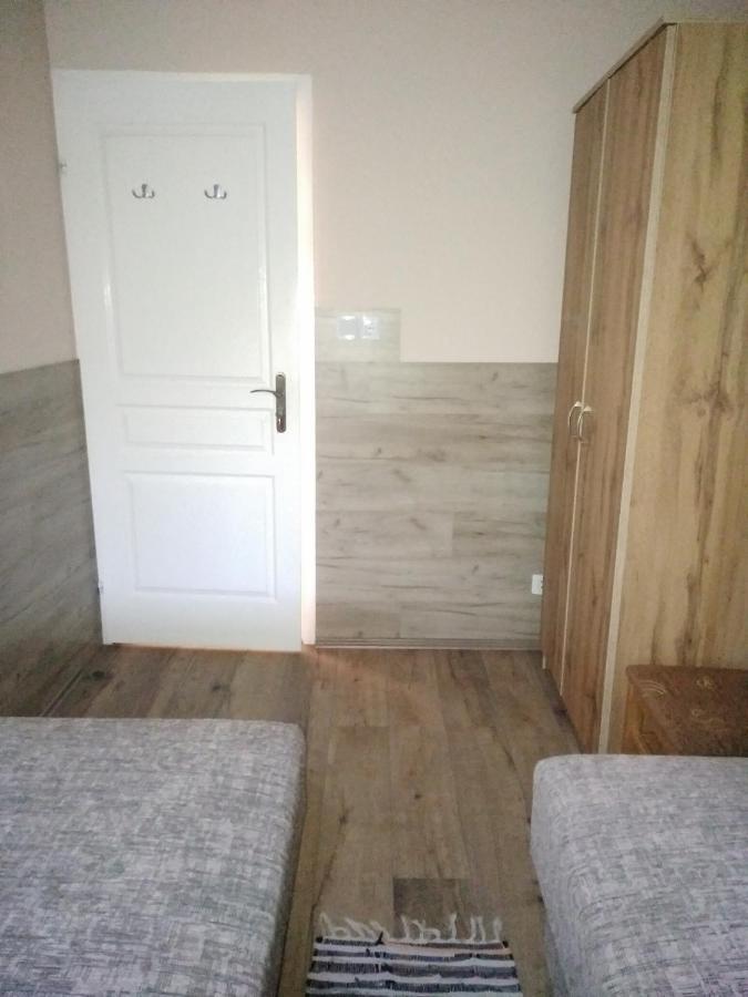 Budai Vam Apartmanhaz Печ Екстер'єр фото