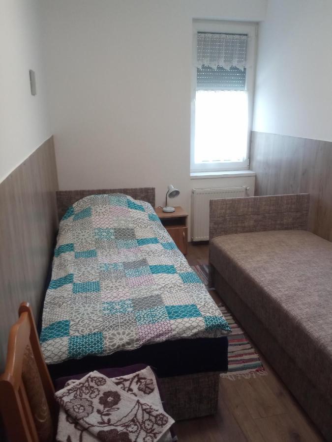 Budai Vam Apartmanhaz Печ Екстер'єр фото