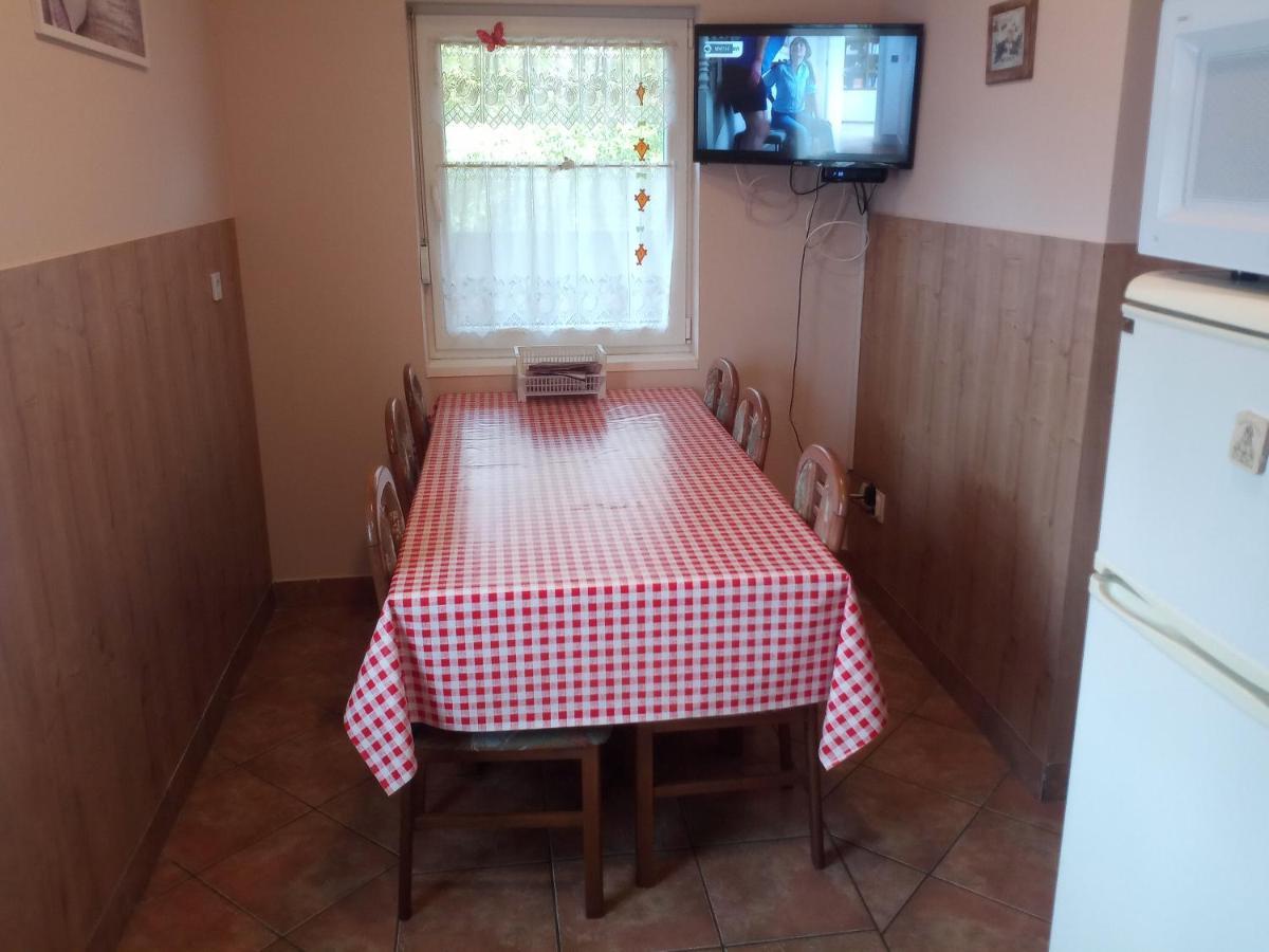 Budai Vam Apartmanhaz Печ Екстер'єр фото