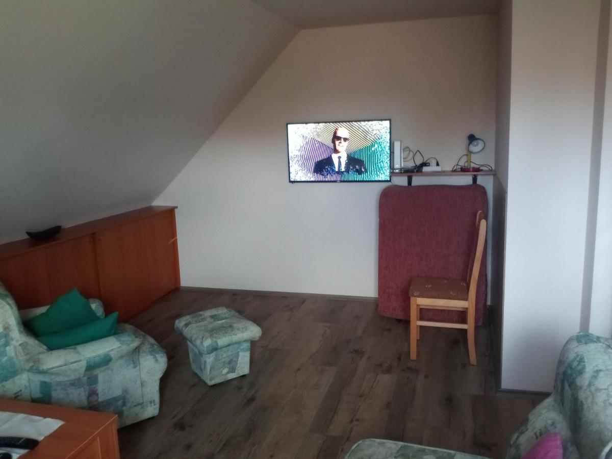 Budai Vam Apartmanhaz Печ Екстер'єр фото
