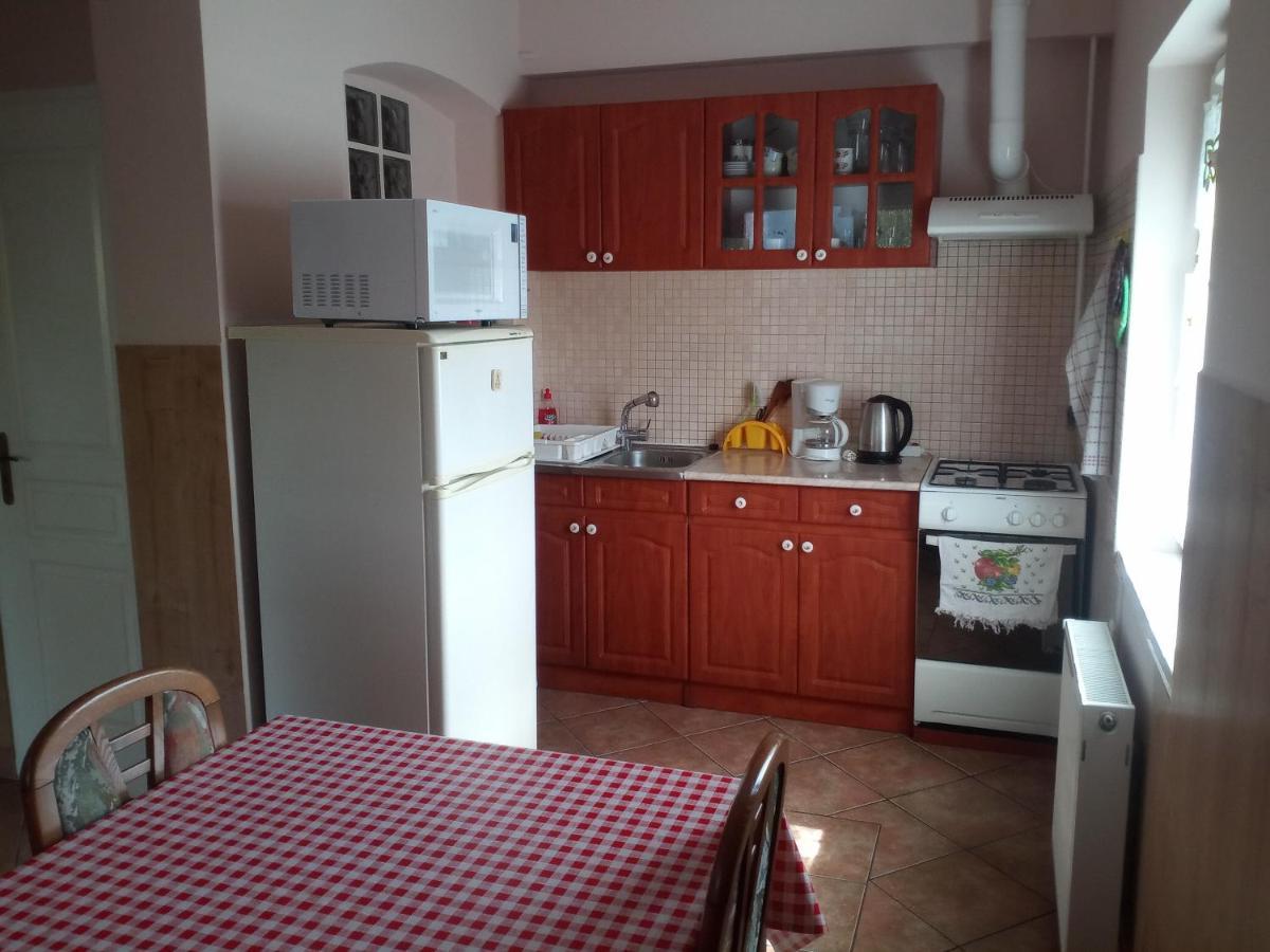 Budai Vam Apartmanhaz Печ Екстер'єр фото