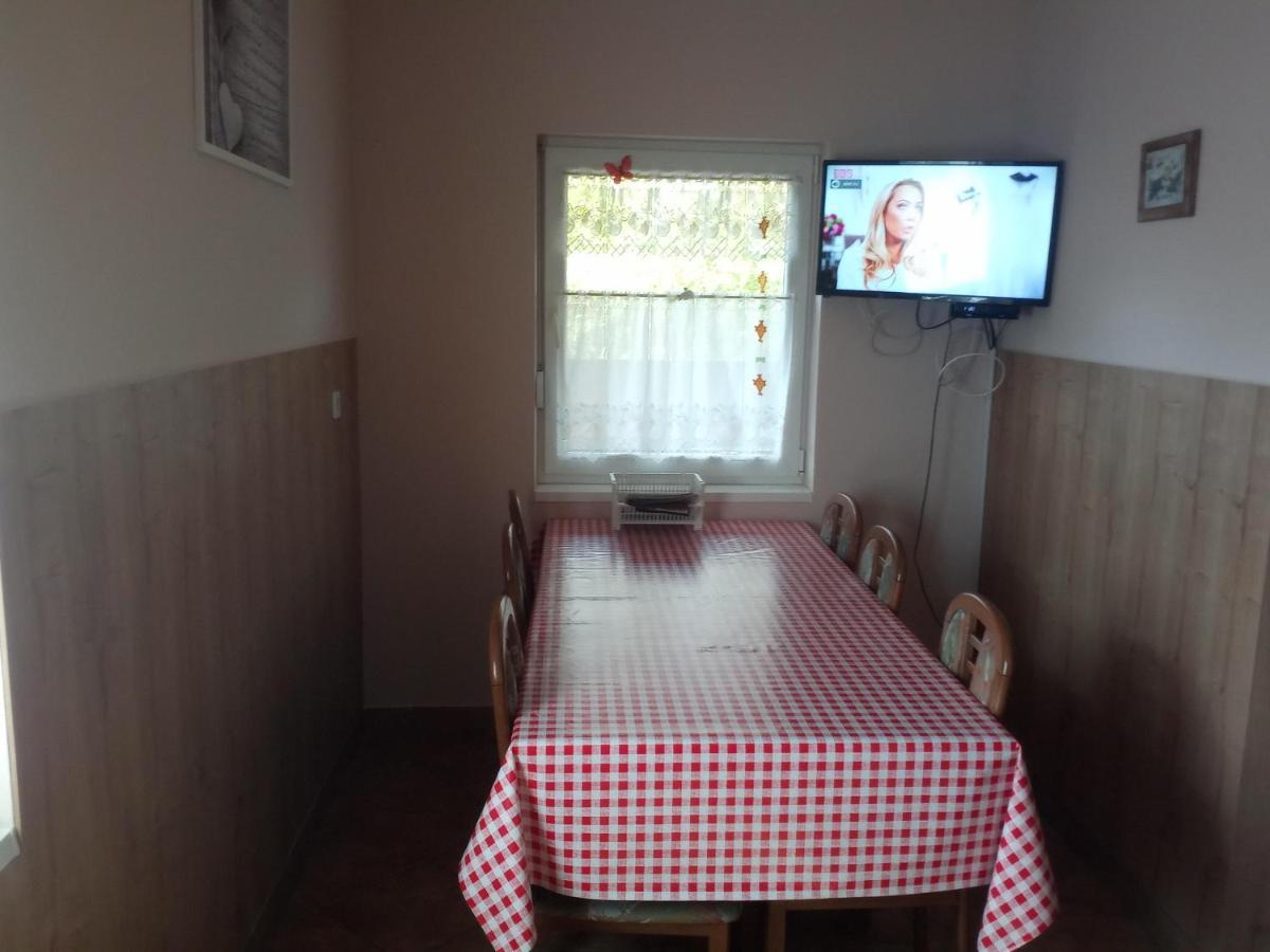 Budai Vam Apartmanhaz Печ Екстер'єр фото