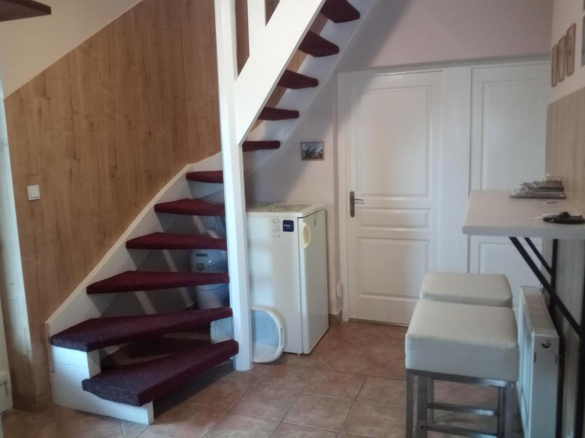 Budai Vam Apartmanhaz Печ Екстер'єр фото