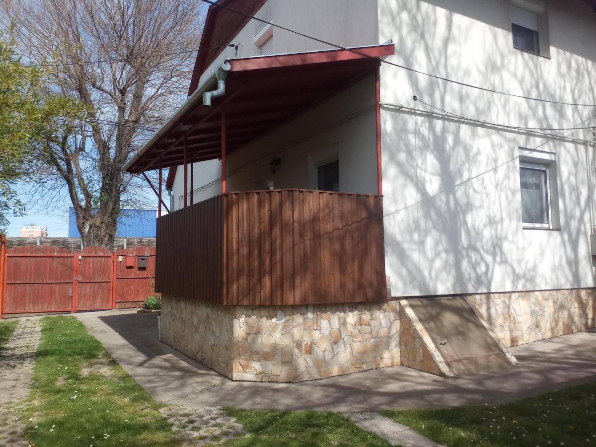 Budai Vam Apartmanhaz Печ Екстер'єр фото